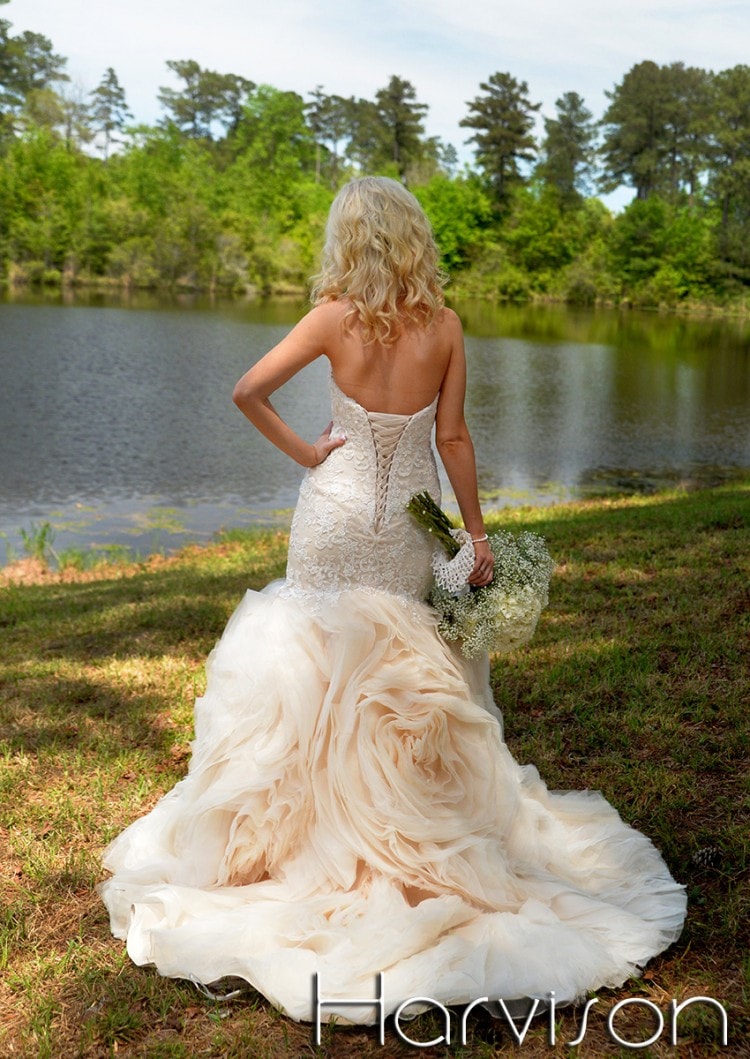 Ruffled Organza Lace Wedding Dress with Hydrangeo Bouquet